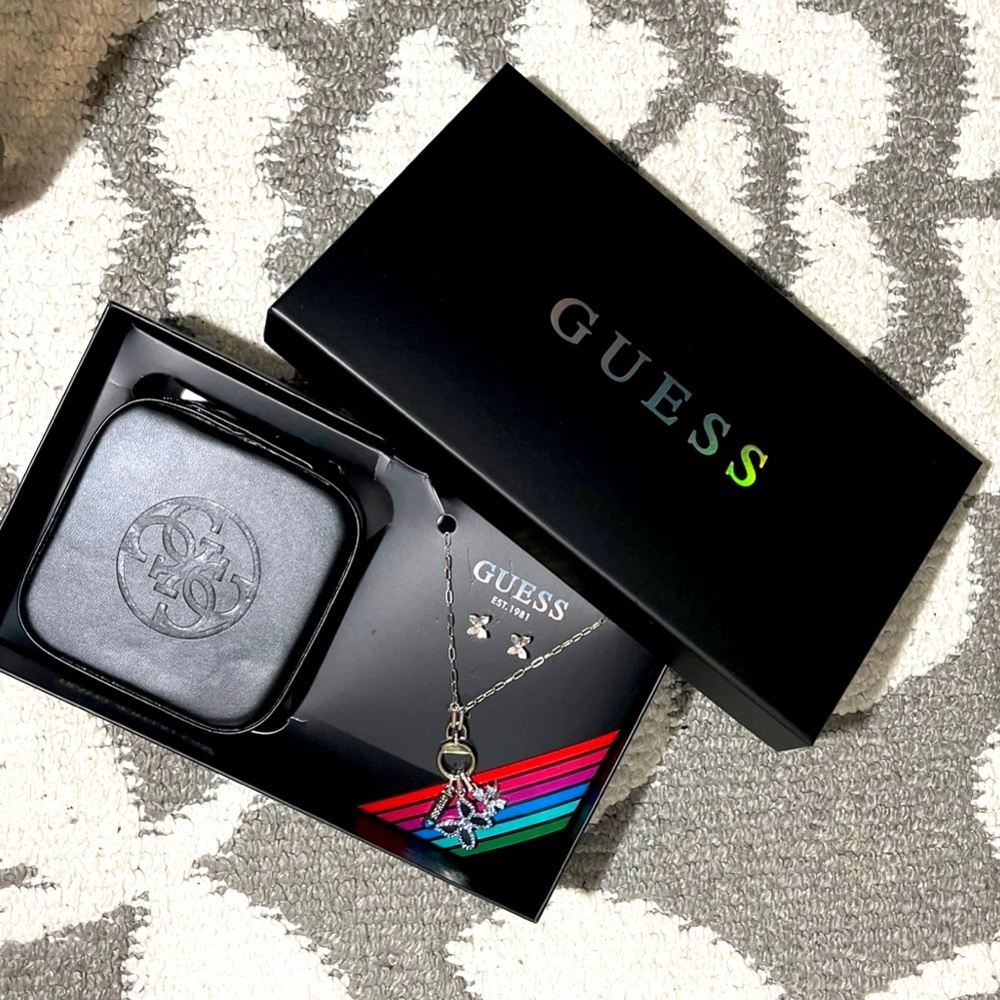 GUESS Silver Jewelry Set with Necklace and Earrings